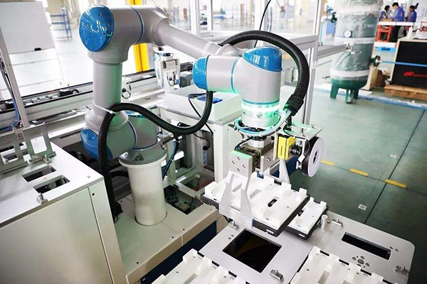 Collaborative robots used in the 3C industry